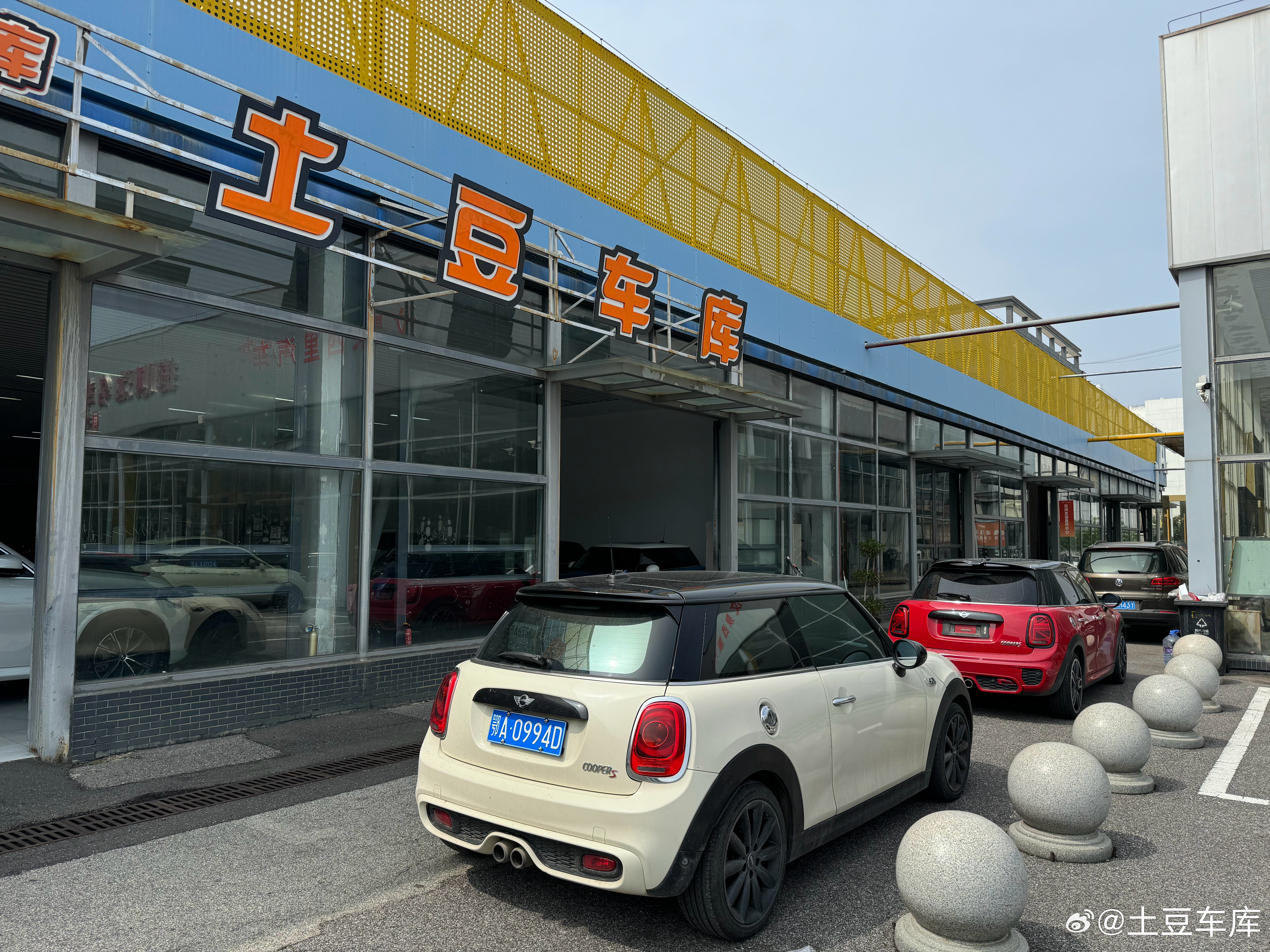 好漂亮的一些小汽车🤓正在等老板们提回家 ​​​