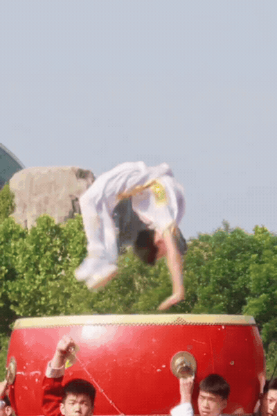 “这就叫能力！”河南郑州一高校举行运动会，其中一个学生的表演震撼全场，如果你以为