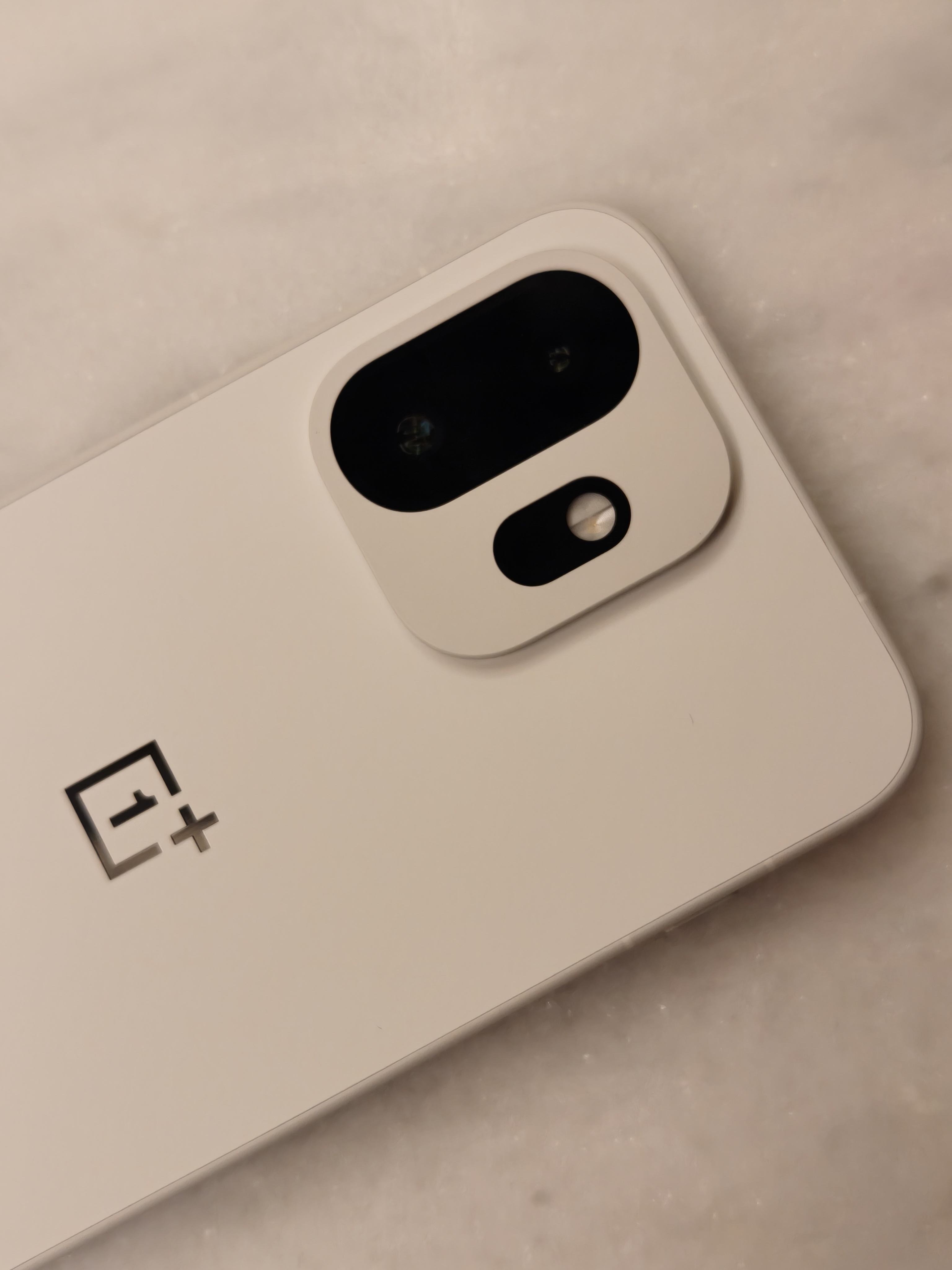 一加15T手机治愈白巧图赏。 