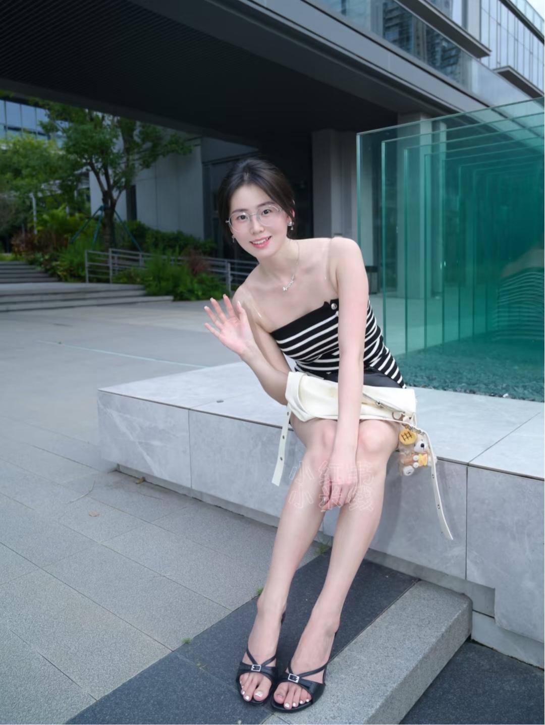 除了二脚趾头有点长，其他的都很标致。