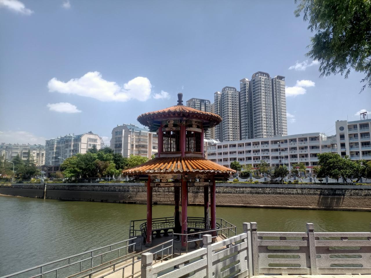 慢下来，	感受生	活本身。