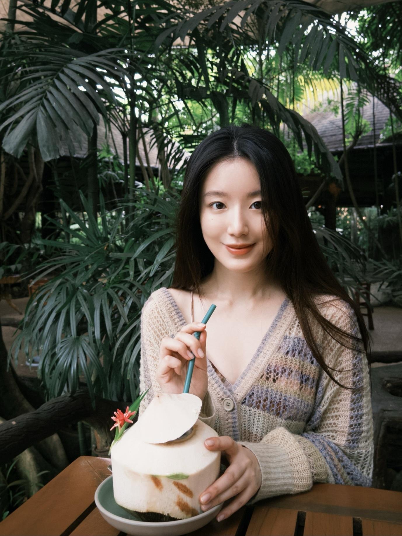 去有风的地方吧，哪里有叶舒华🍃。251123舒华个人IG更新20p ...