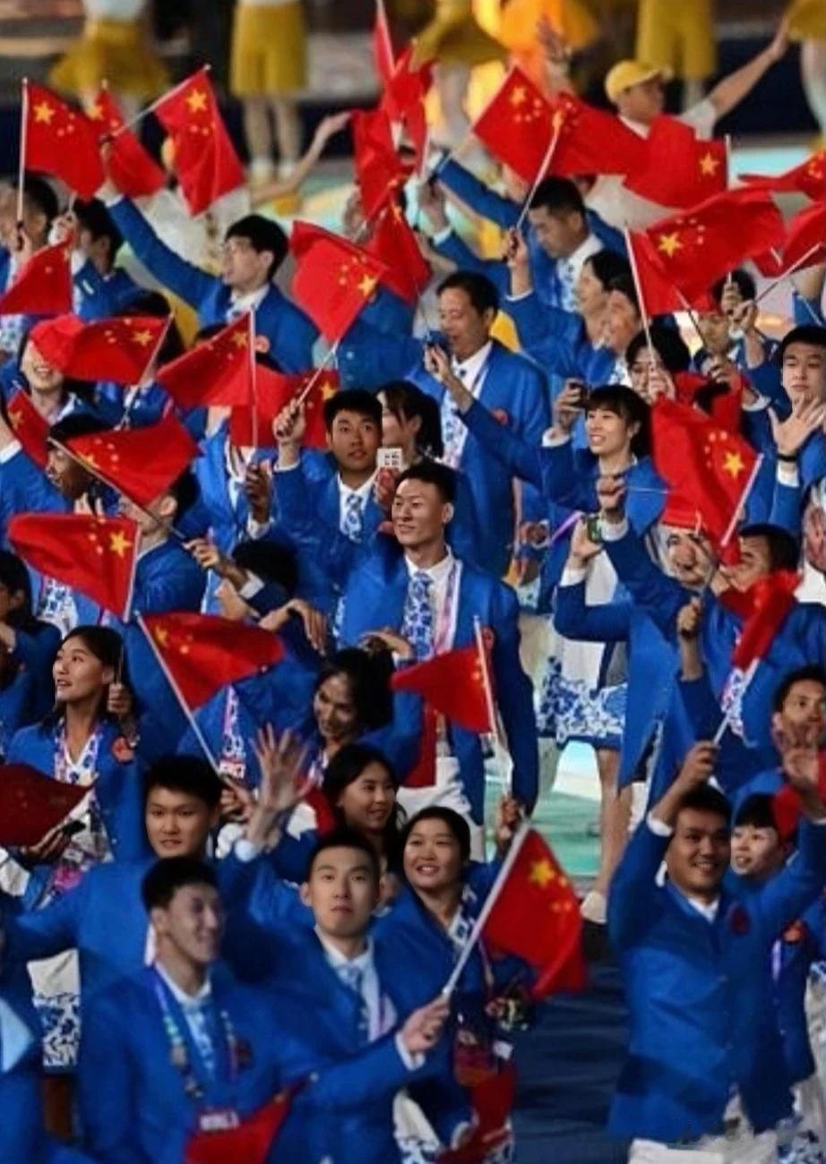 昨晚的杭州亚运会开幕式，5支队伍入场时呼声最高，一支队伍“遇冷”:

1.中国队