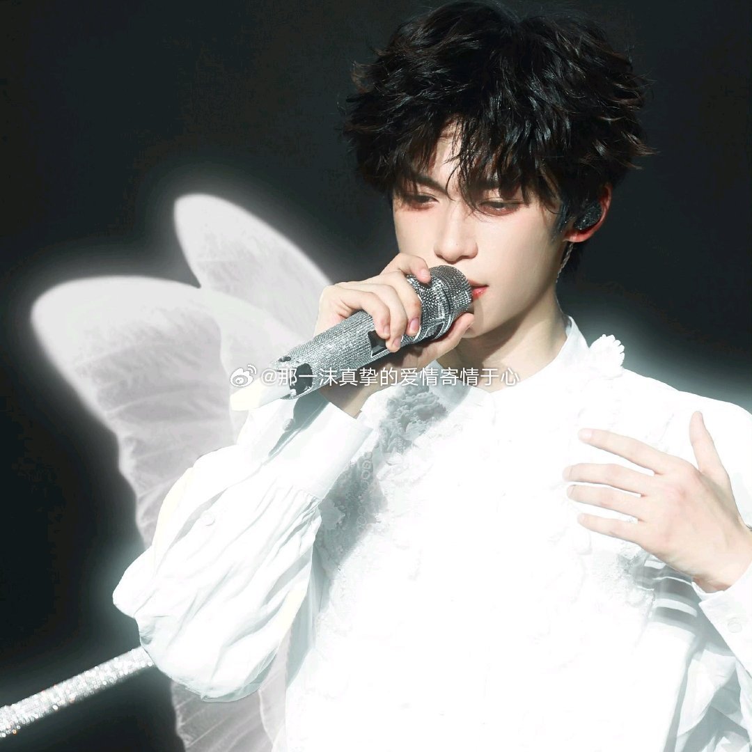 梓渝向香港捐款50万元梓渝梓渝向香港捐款50万元！一沫真挚的情话