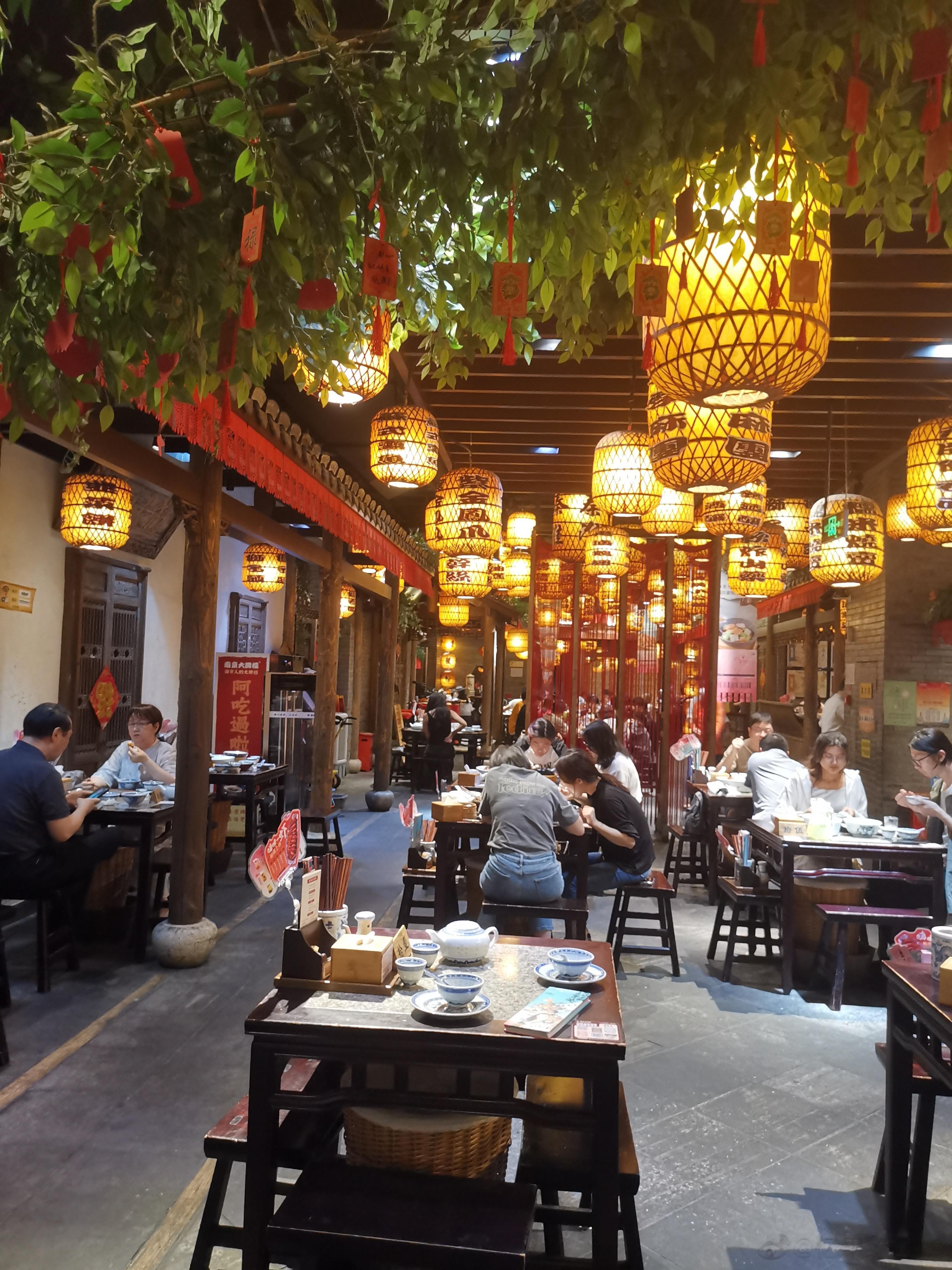 这七类食物，建议糖尿病患者远离糖尿病患者应该避免或限制摄入以下食物：1. 糖和甜