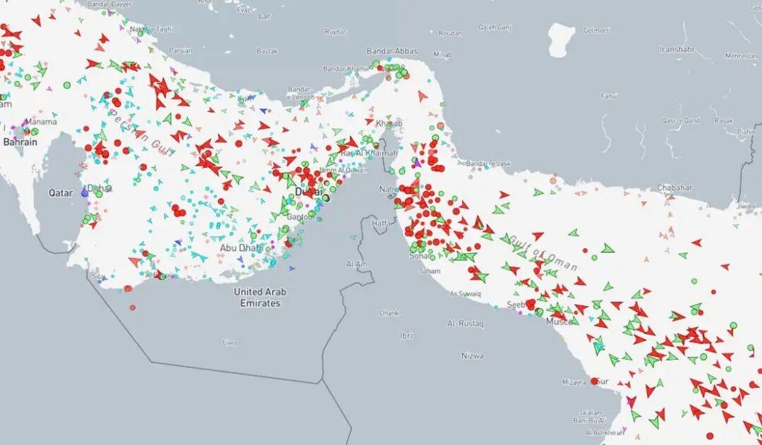 对特朗普而言，选择再次陷入中东泥潭还存在更大的政治风险。正如特朗普本人在2020