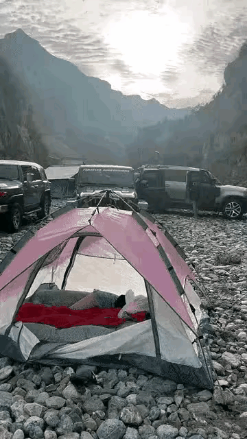 有山有水，有车有帐篷，这才是男人的理想之地。