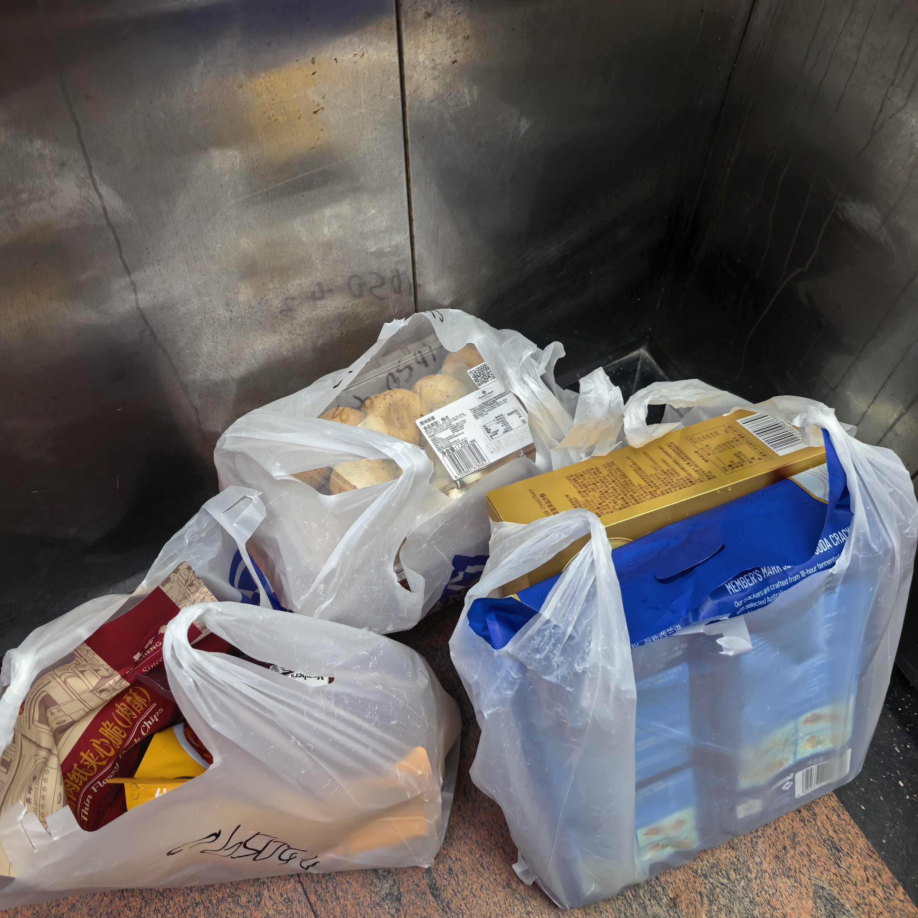 山姆被约谈 我只是买点小零食而已，没那么严重吧 那山姆超市都有质量问题，其它超市