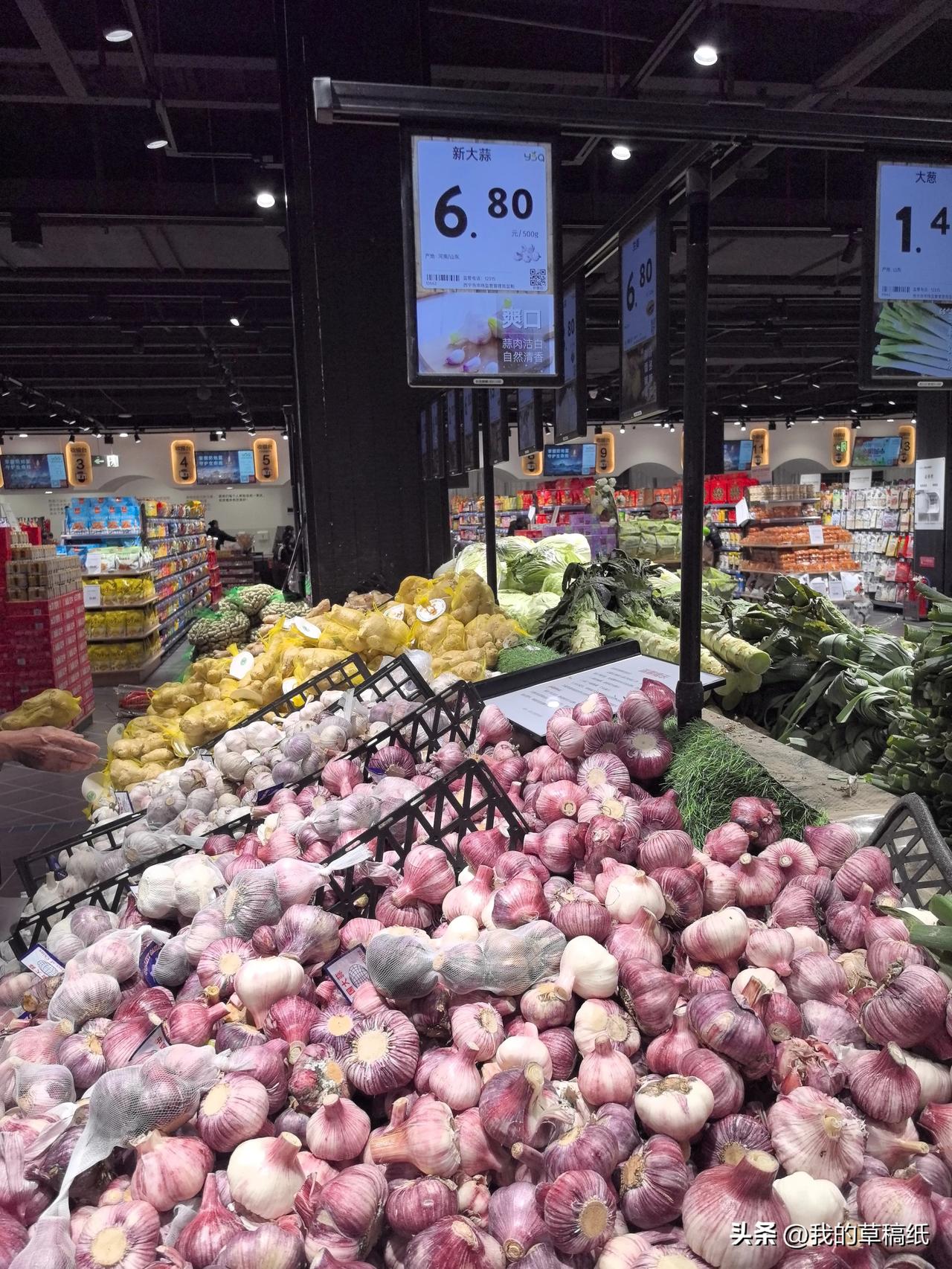 昨天到西宁生物园一家亲店买菜。虽然是上班时间，人特别多。也许是传统二月二的缘故吧