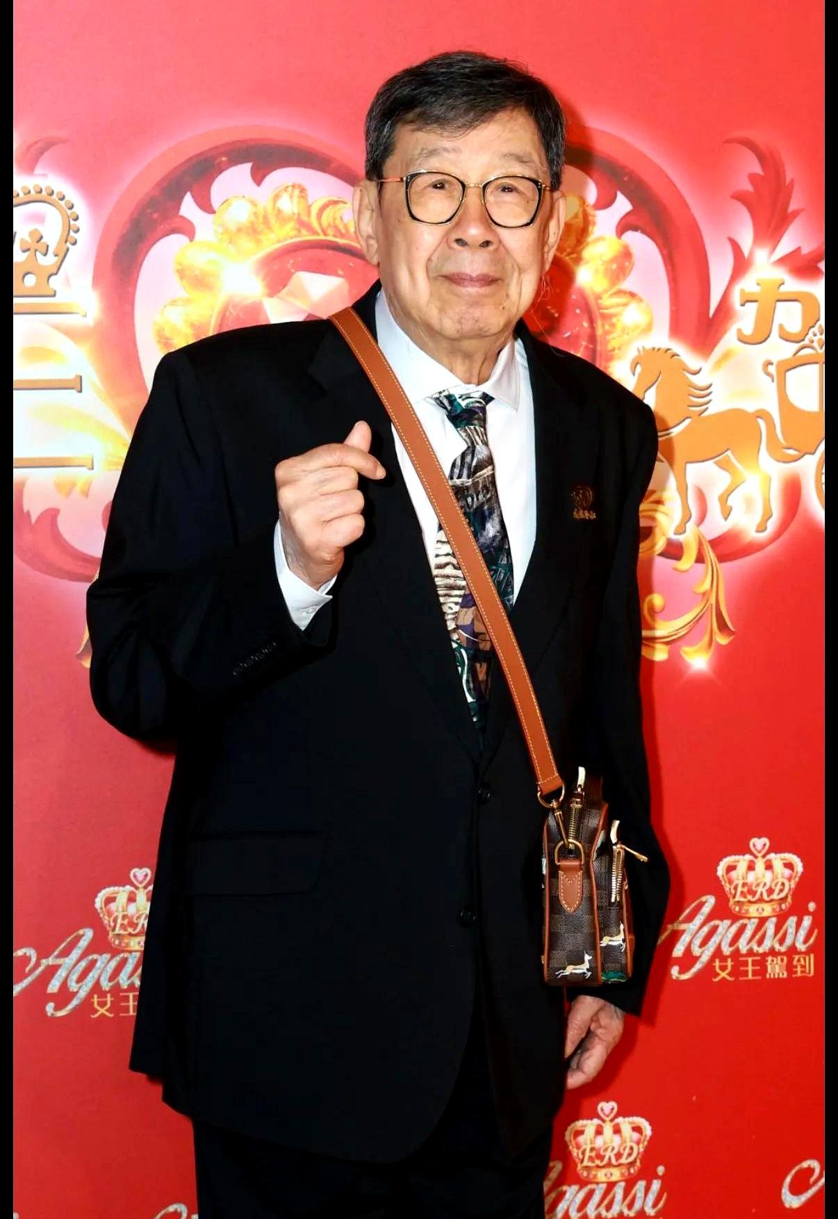94岁高龄，ICU插管，整整昏迷4天4夜！
你能想象一位耄耋老人硬生生从鬼门关把