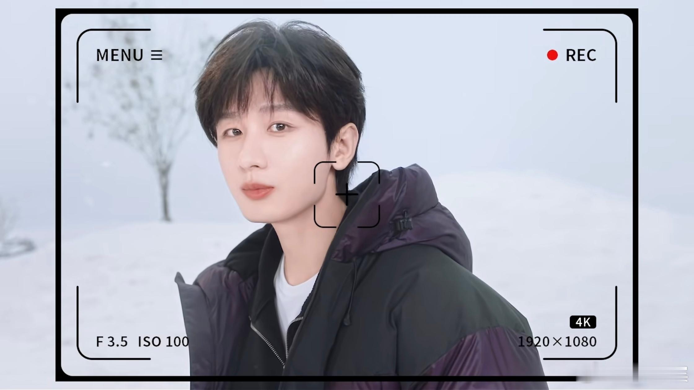 雪力全开乐享冰雪成毅冰雪氛围感  当冬日风雪捎来邀约，这场与冰雪的约会即刻启程～