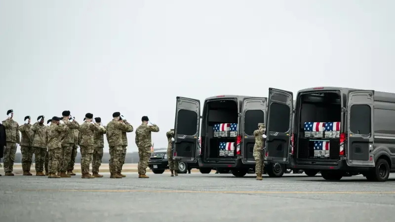 中东局势美伊以冲突幂谈天下 两百到五百：美军不愿与伊朗开战一名美军士兵向《赫芬顿