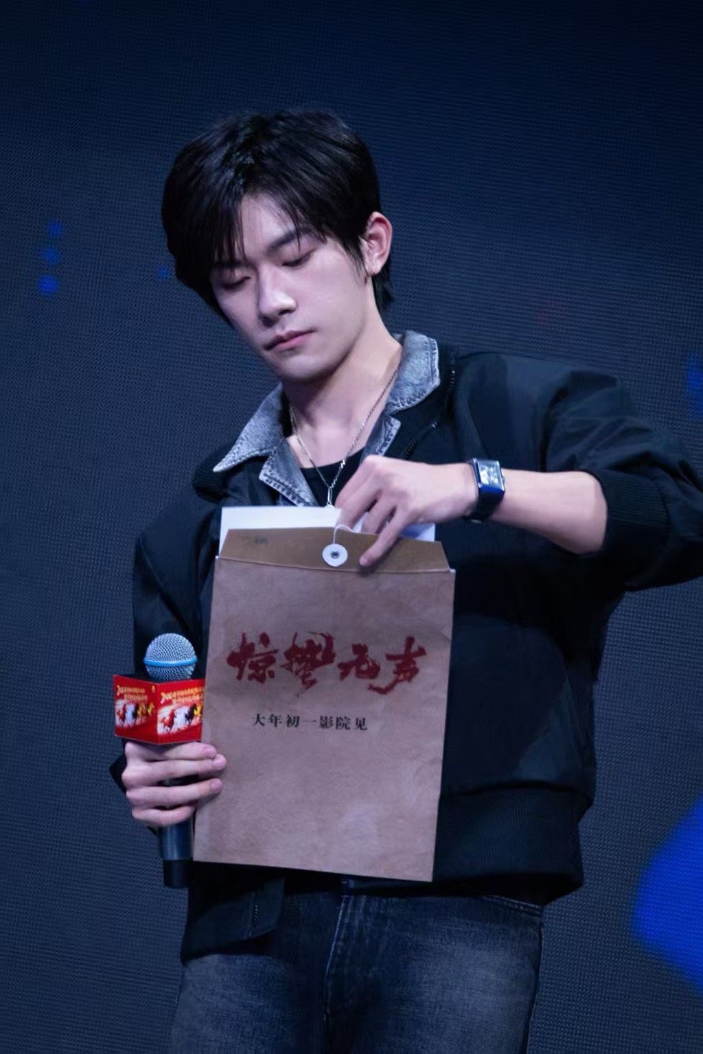 易烊千玺严迪手机密码是前女友生日 真的被惊蛰无声严迪笑到了，执行任务冷静沉稳，私