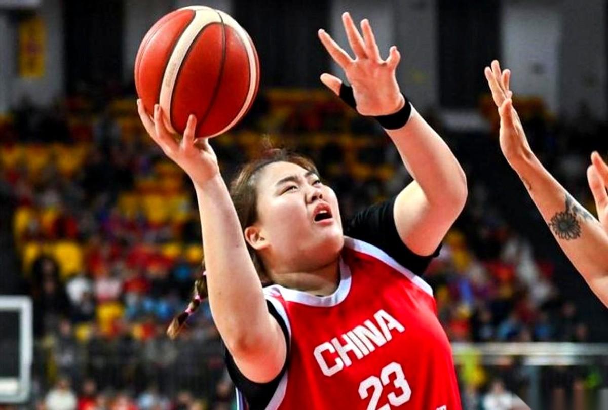 6投1中，只拿2分。
更要命的是，替补上场刚打了2分钟，裁判哨子响了三次，三次全