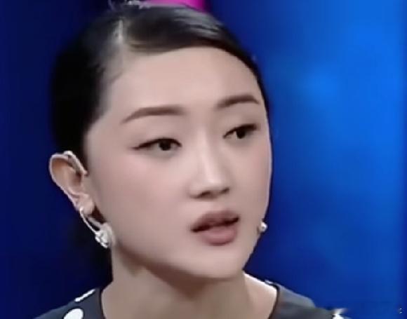 张瑶说：“我老公不是很浪漫，就比如说，我们俩的想法有的时候会对不上，就像送礼物这