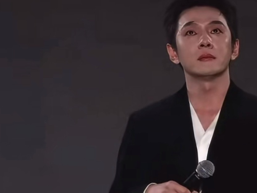 李佳琦说可能缺席两个季度直播李佳琦哽咽发表获奖感言，他说感谢机遇让湖南岳阳的普通