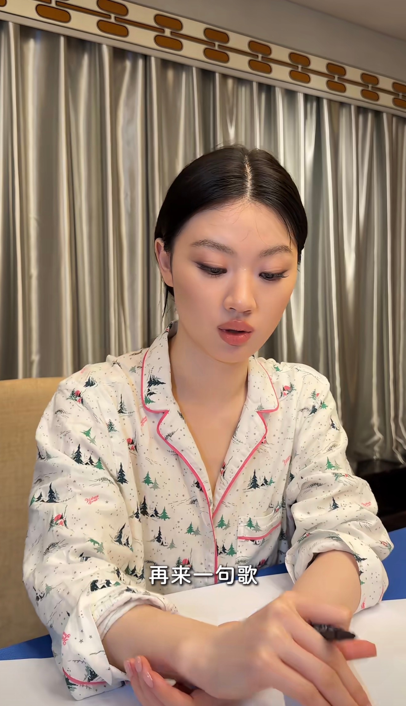 支持维秘代言人维秘中国区品牌代言人单依纯 和代言人穿一样的睡衣等于代言人抱着我睡