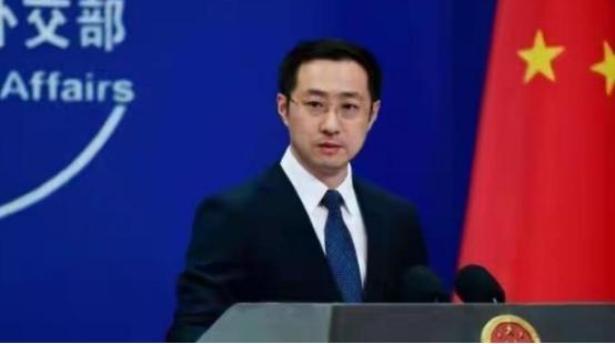 200万吨大豆烂港！巴西赌中国离不开它，却忘了中国早握3张王牌。在巴西圣保罗港那