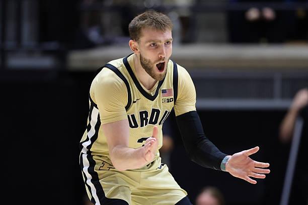 全美第5号种子普渡大学坐镇主场以93比85战胜了宾夕法尼亚州立大学。本场比赛后，