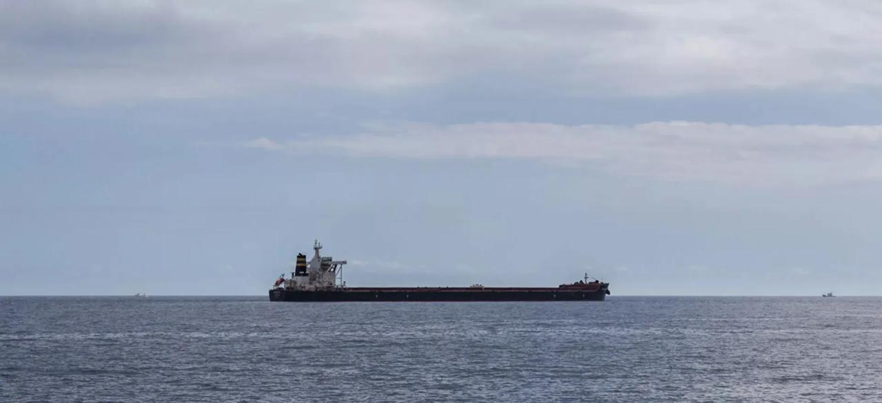 胡塞武装官员穆罕默德·巴基蒂在接受采访时表示，来自中俄等国的船只可以安全通过红海