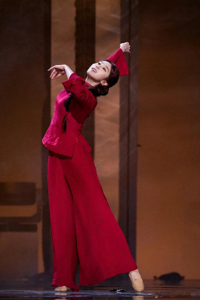 乘风的百万文案依旧夯爆了从三十而立到接住所有情绪，乘风真的在慢慢成长，也越来越尊