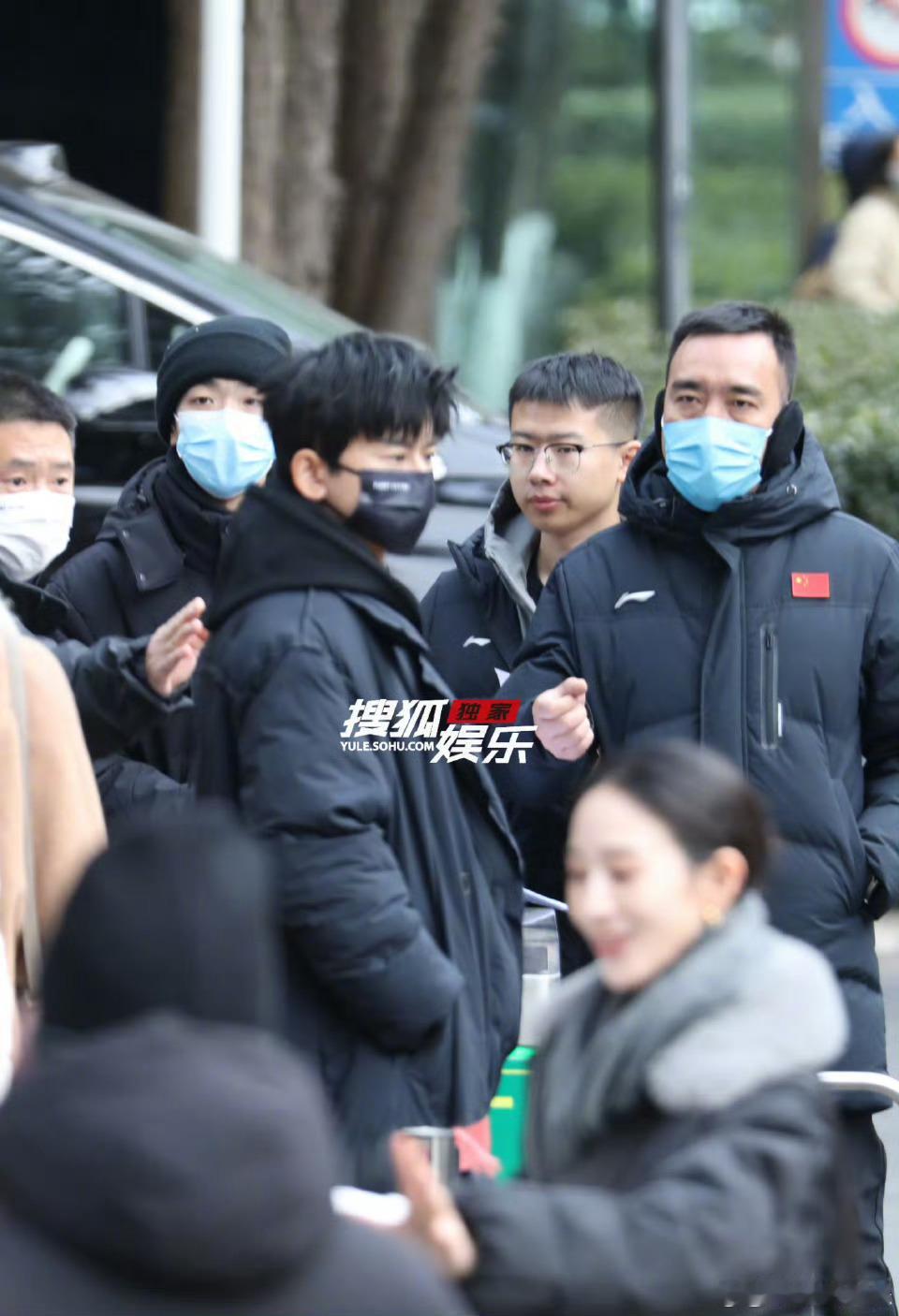 张杰马年央视春晚首次联排张杰现身马年春晚首排！熟悉的身影如约而至，国民live王