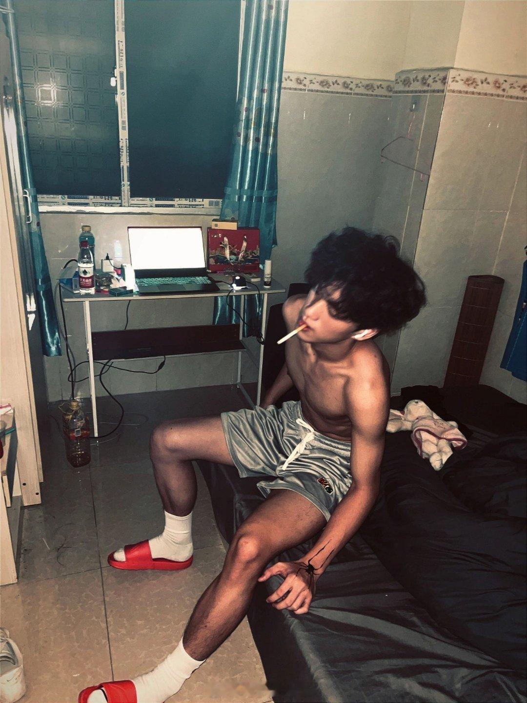 黑皮小卷毛 