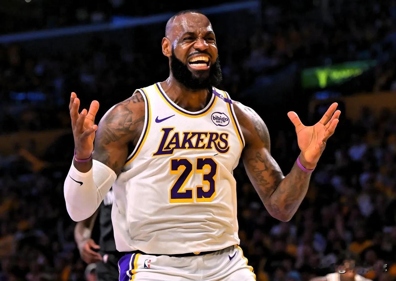 詹姆斯尴尬了，名记暗示湖人拒绝了他的续约请求！

ESPN名记文霍斯特最近在一档