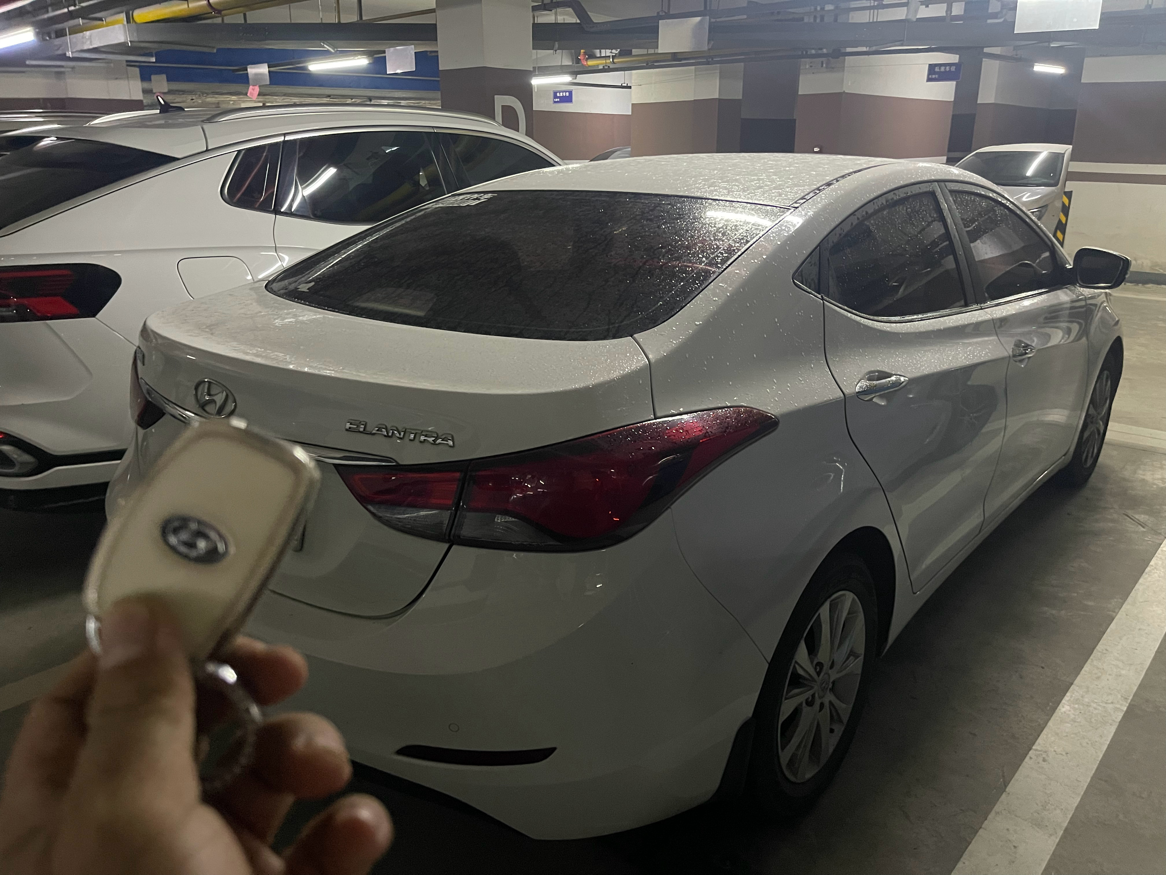 深夜拿下2017年上的现代朗动1.6升 自动尊贵板，一手车 11万多公里 三面喷