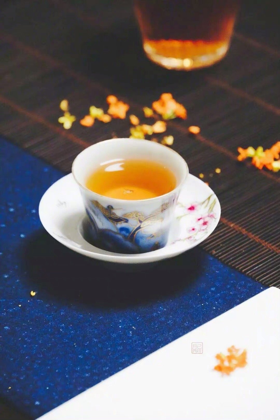 真正的安宁，是掌握了平衡事物的法则，既能与现状和解，又能敏锐入微、去伪存真，不断