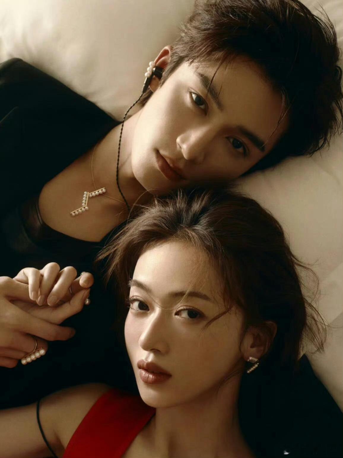 王星越和吴谨言怎么还在麦？有点用力过猛了吧 ​​​