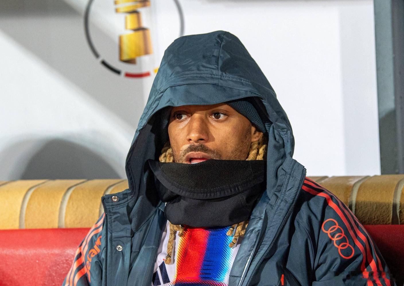 🚨［圖片報］：薩沙·博伊因胃部不適缺席，但除此之外，文森特·孔帕尼本人對最近幾