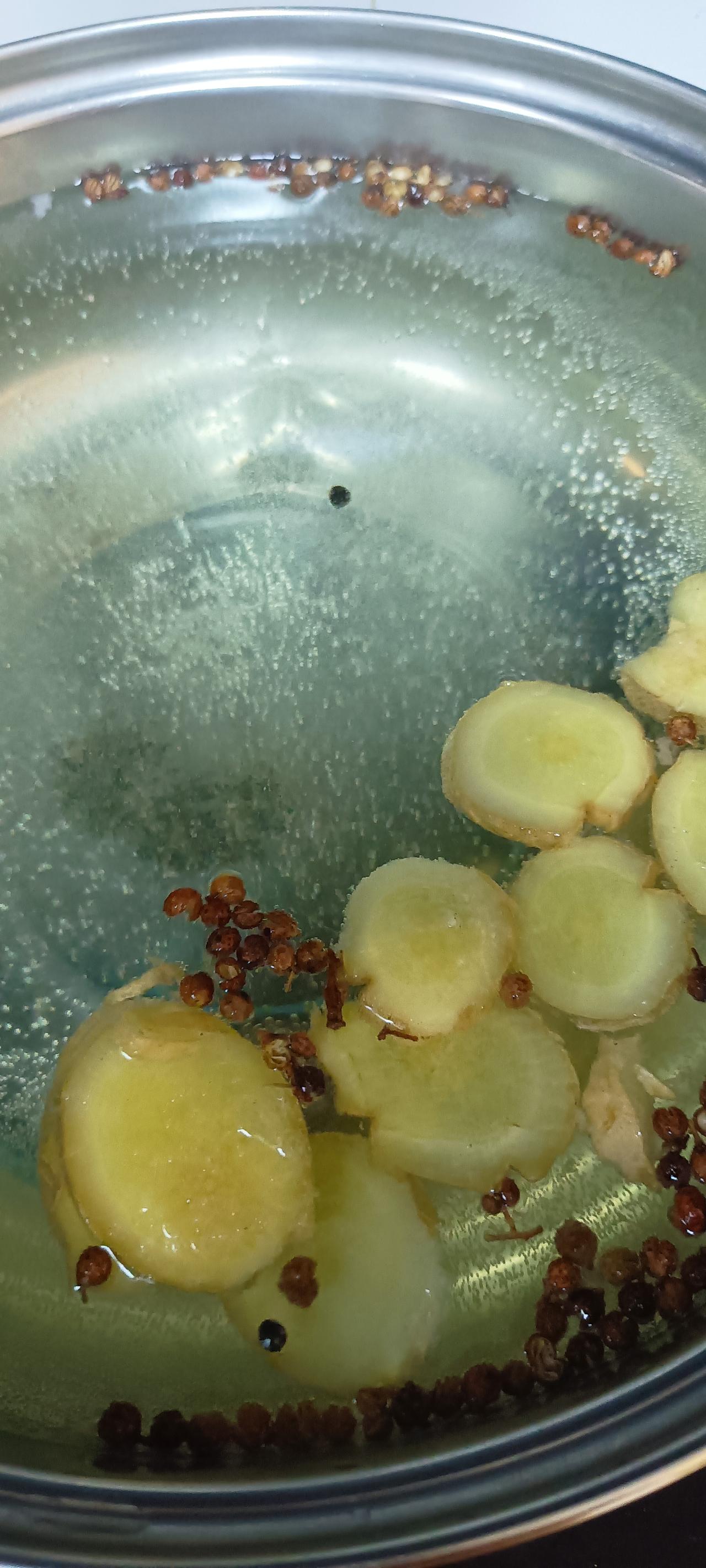 谁知道生姜花椒水有啥功效？
我这次感冒很严重，正打吊瓶的时候，我同学和我视频，我