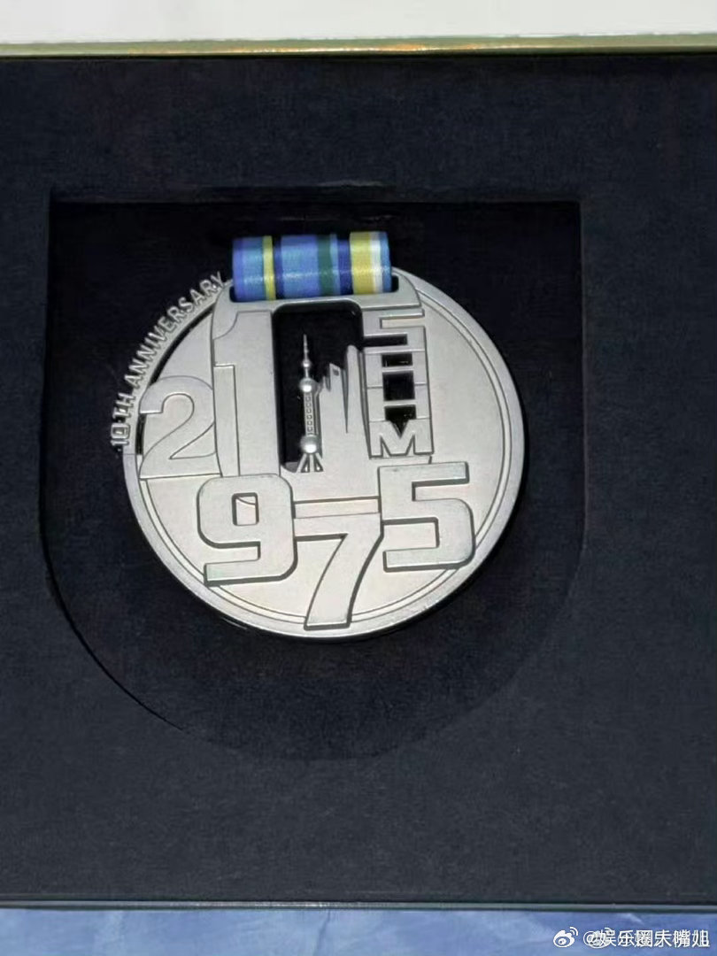 工作室骑车追姚琛姚琛跑马拉松也不忘饭撒 姚琛跑半马的背后，是工作室蹬到腿软的血泪