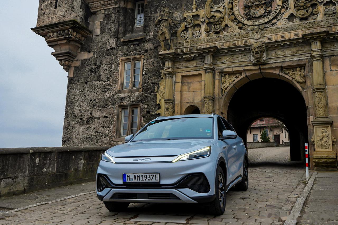 【比亚迪上调海外销售目标，今年150万辆！】
比亚迪在近期面向分析师的说明会上提