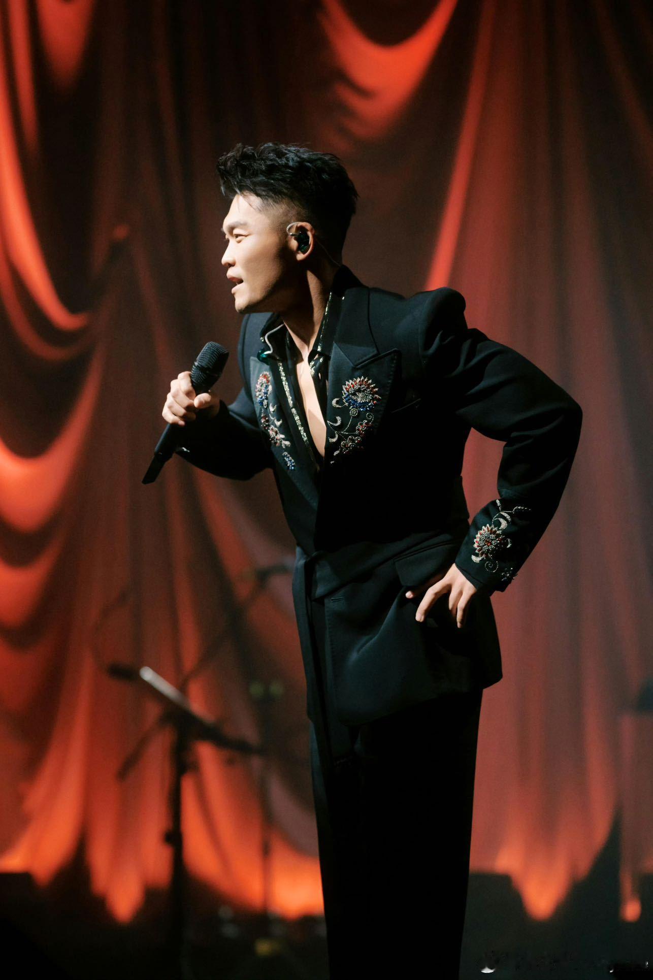 手搓者联盟 梦幻合作来了！李玖哲醇厚 R&B 嗓音搭配盛宇的 flow，光是组合