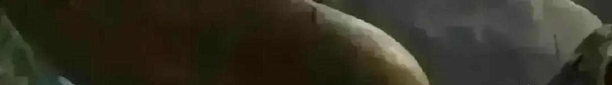 李安2007年拍《色戒》，汤唯的旗袍开叉高一分低一分，全是他亲手调。
那年头，华