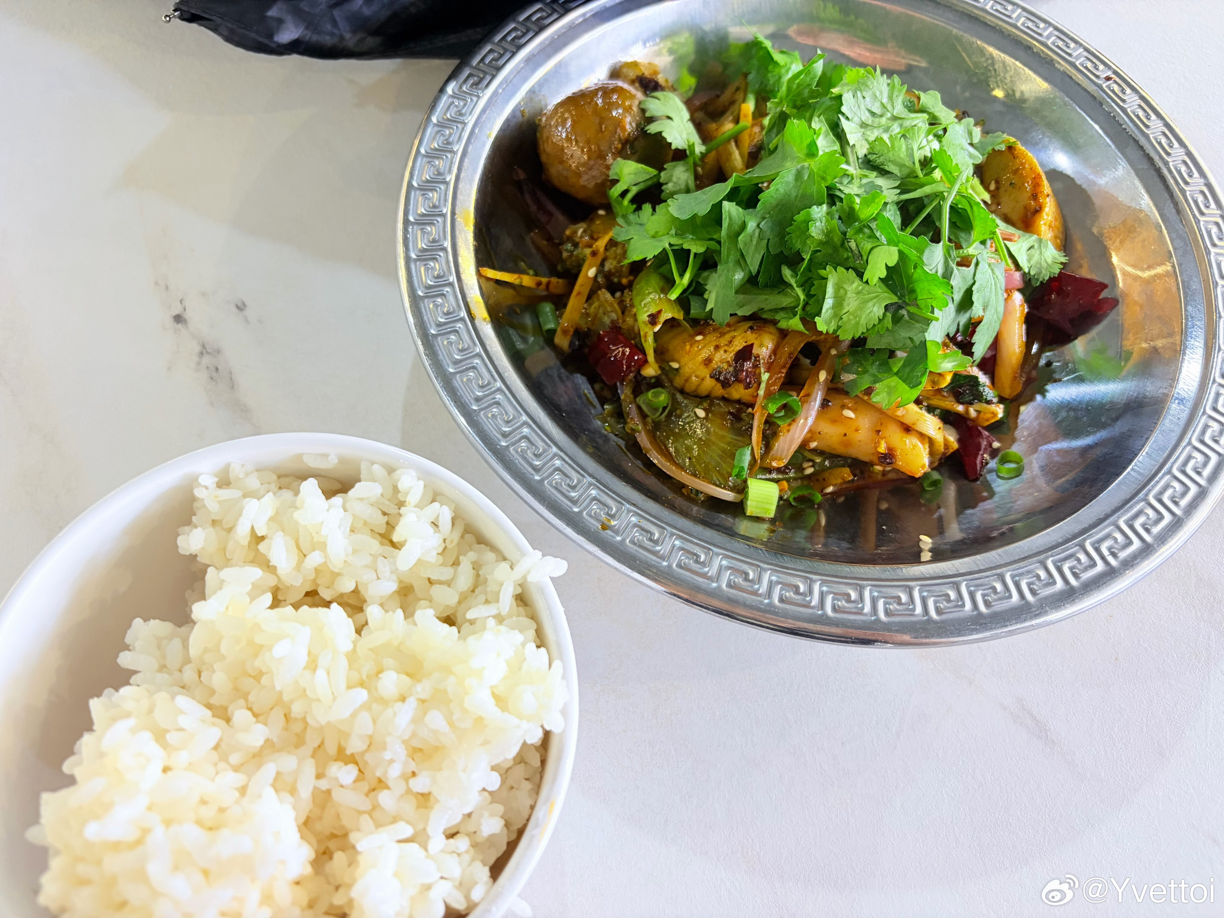 虽然食堂的一楼不好吃，但是食堂的二楼好吃呀 ​​​