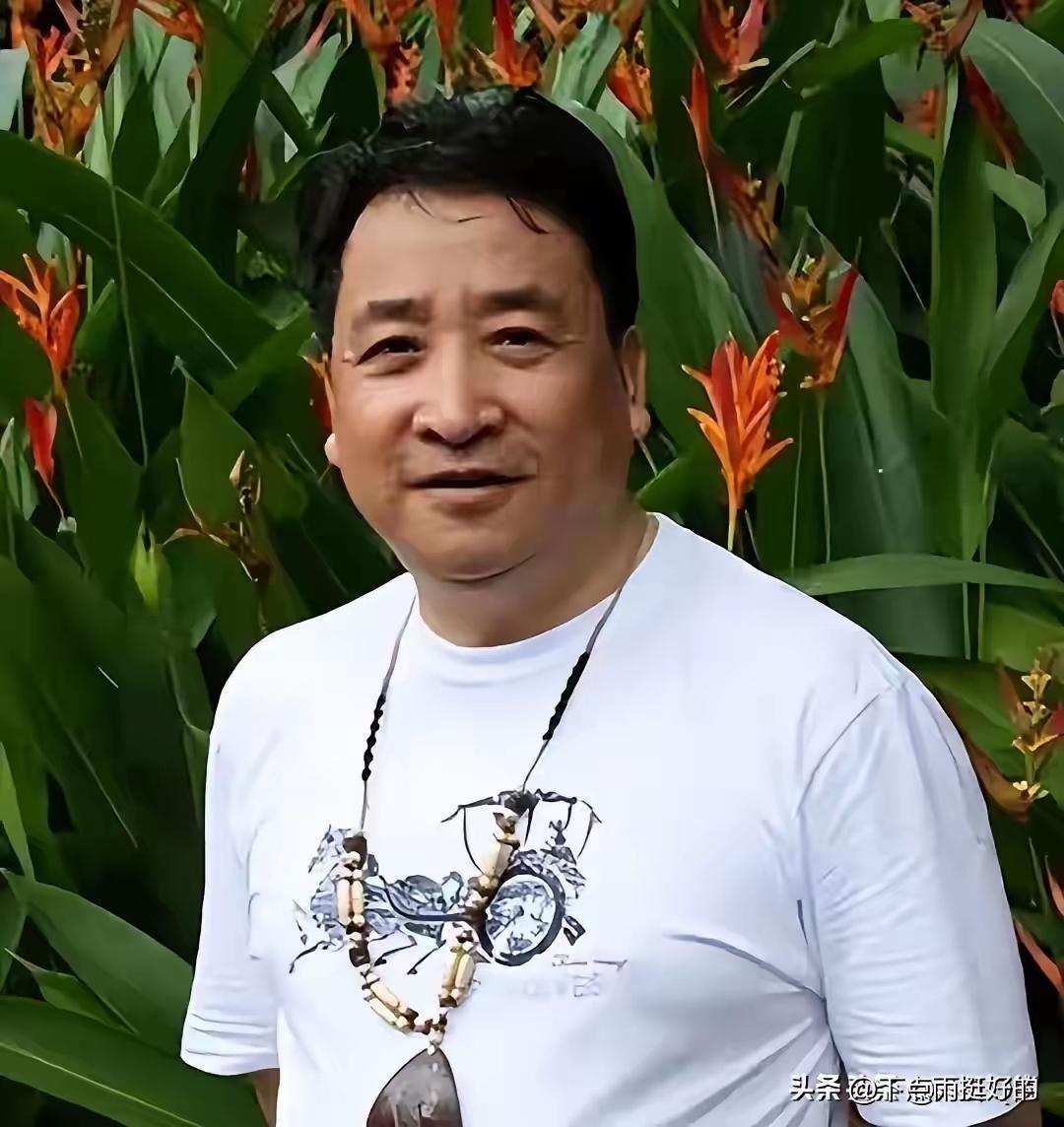 【姜昆此刻发文】
就在郭德纲篡改红色经典歌词的郭德纲改编红歌 档口。
姜昆突然发