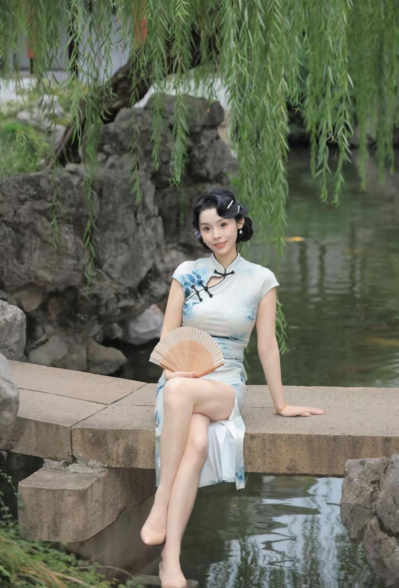 世俗的赞誉，不过是短暂的喧嚣，真正决定一个人高度的，是他对世界的认知深度，是他能