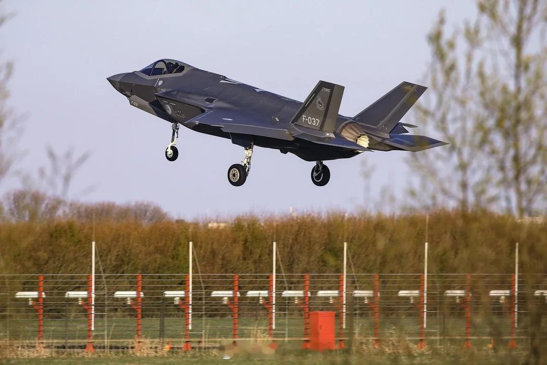 烽火问鼎计划 荷兰皇家空军的F-35战斗机，出口F-35让许多毫无航空底蕴的小国