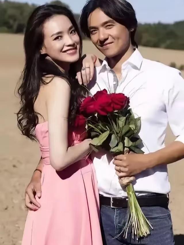 舒淇说，我跟我老公是从朋友变成恋人，后来结婚成为夫妻

我们俩是1997年，一起