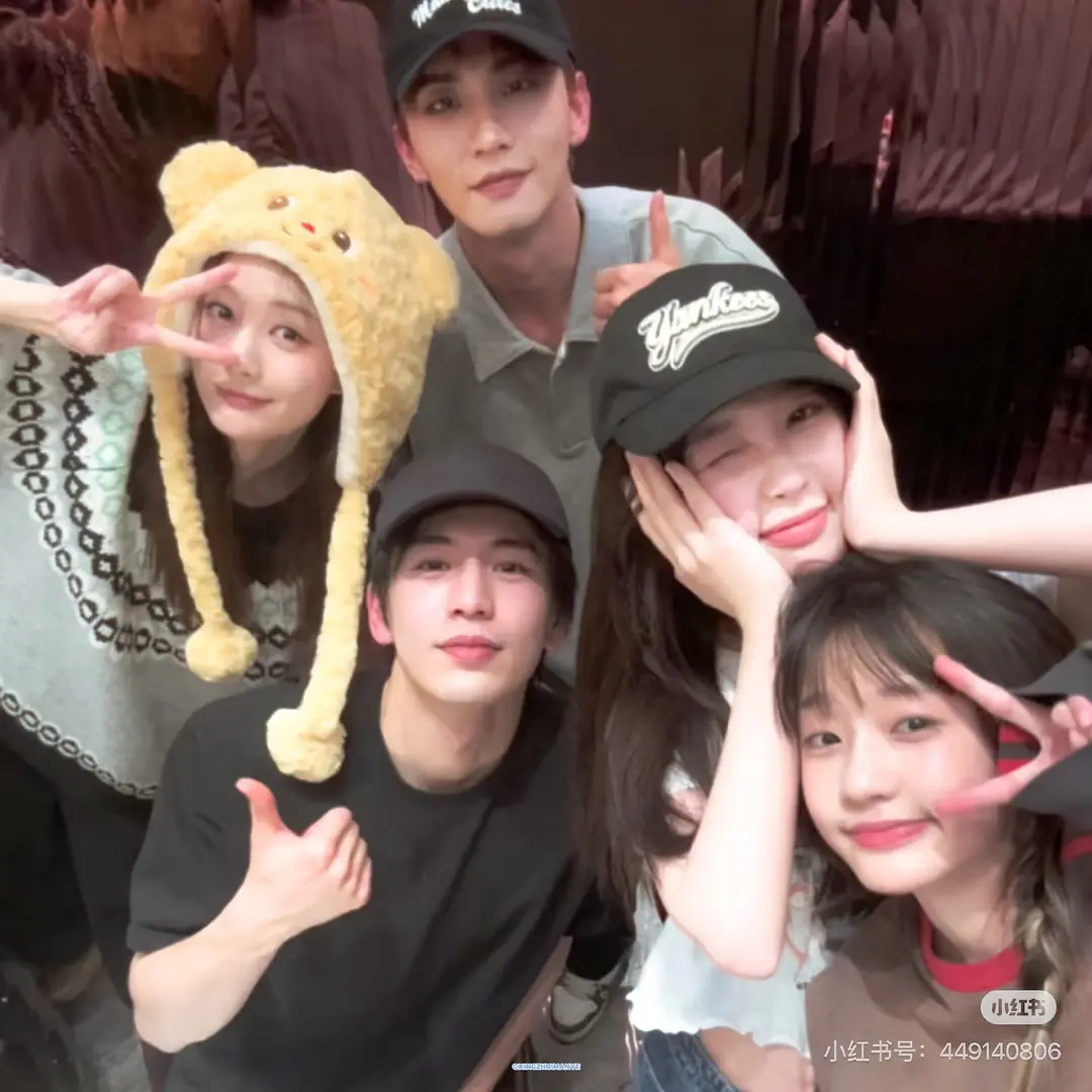 和虞书欣关系最好的是张凌赫 