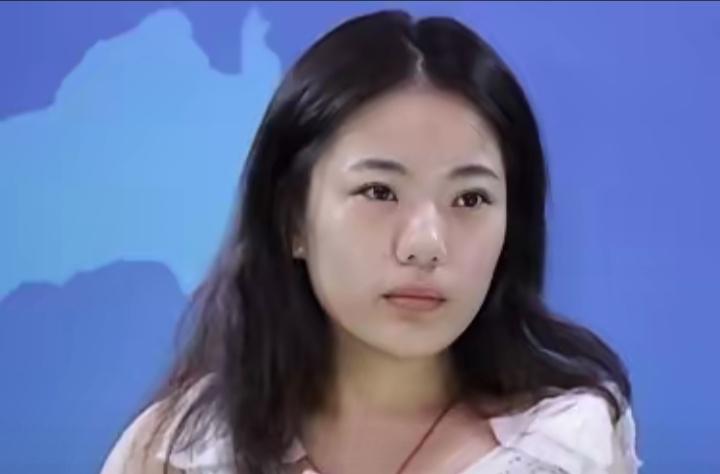 蒋方舟，女，36岁，中国作家，本科毕业于清华大学新闻与传播学院、硕士就读于中国人