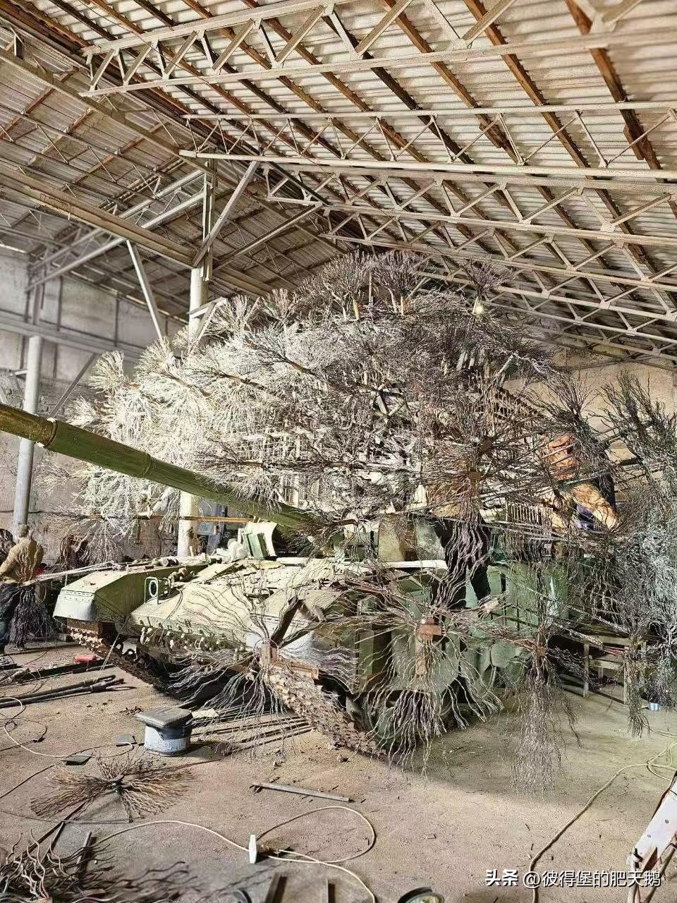 问：不嫌扎的慌吗？

答：不嫌，这都是战场实践出的真理。

魔改后的防自杀式无人