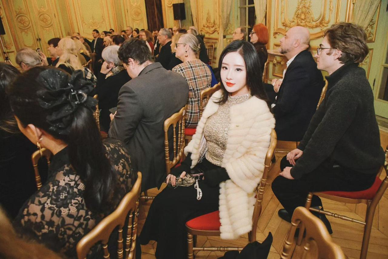 贵族精神的三大支柱：

文化的教养：通过教育和自我修养，培养对艺术、文学、历史等