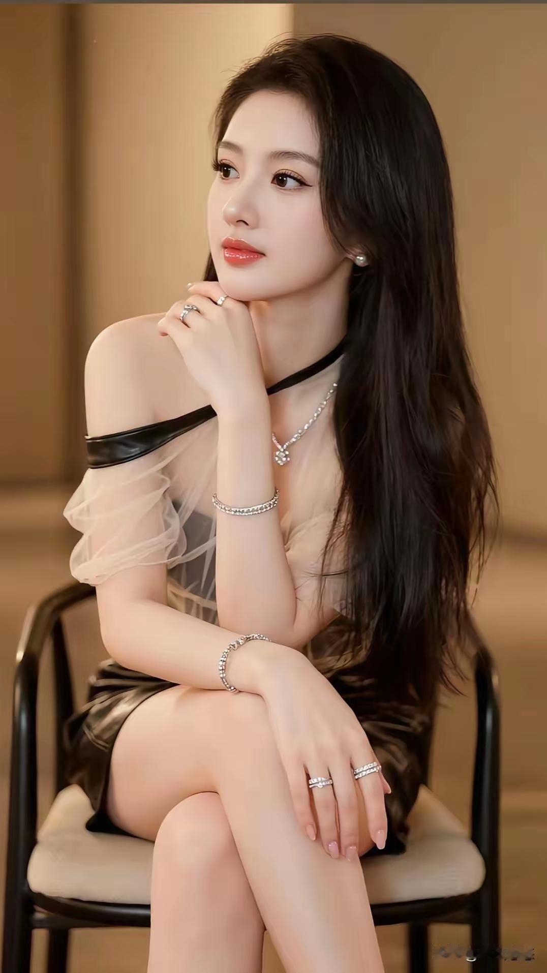 优雅气质，珠宝闪耀，坐等心动瞬间