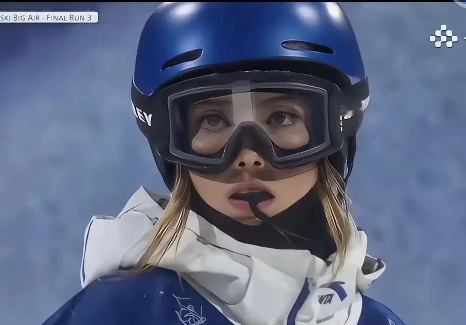 你知道谷爱凌死死咬在嘴里的东西，到底有多重要吗？别再只盯着她的银牌看了，那一小块