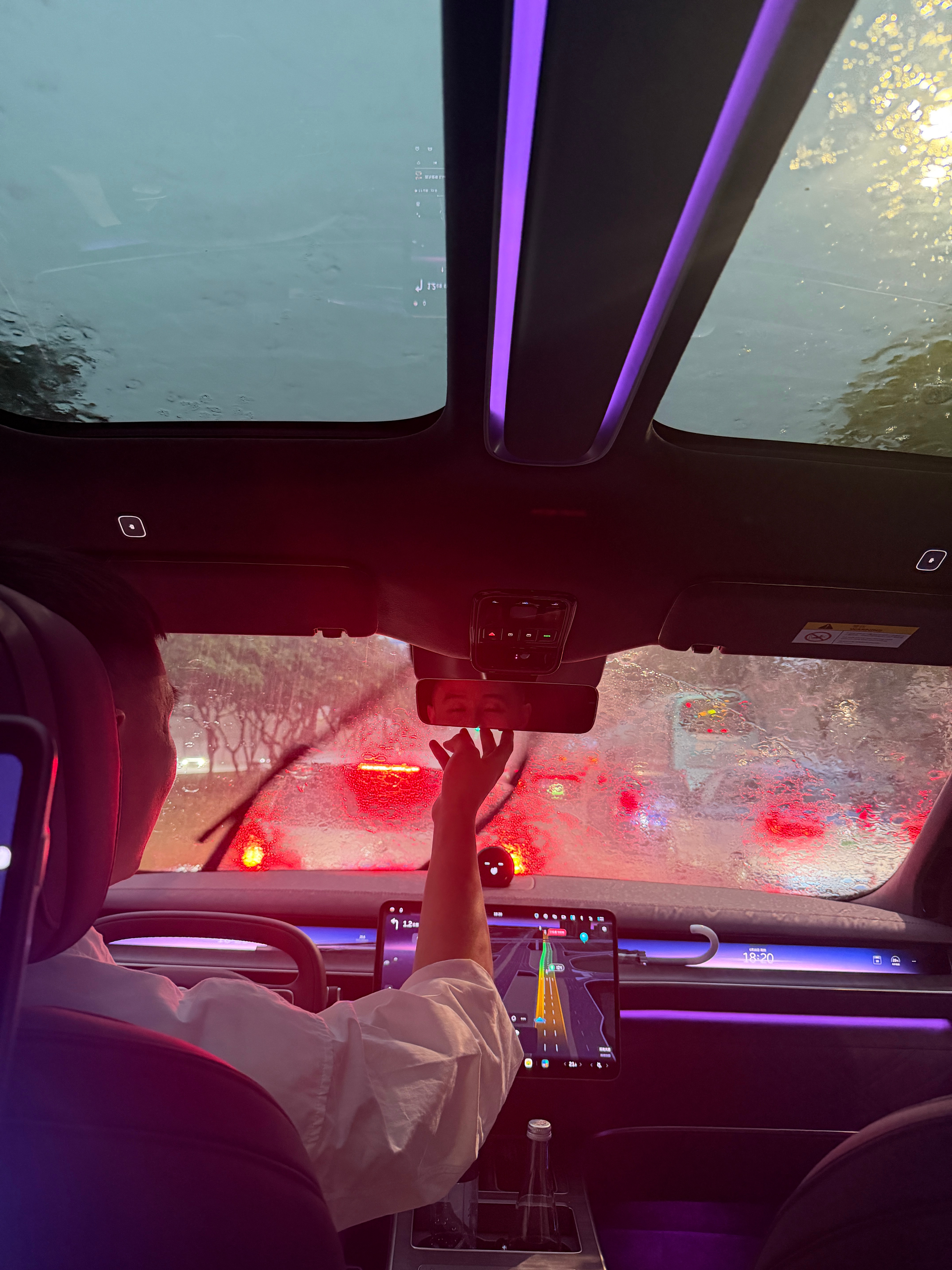 堵车，他说，大风大雨拉个手呗，伴侣的意义，就是不管如何，我都在。爱的观察员