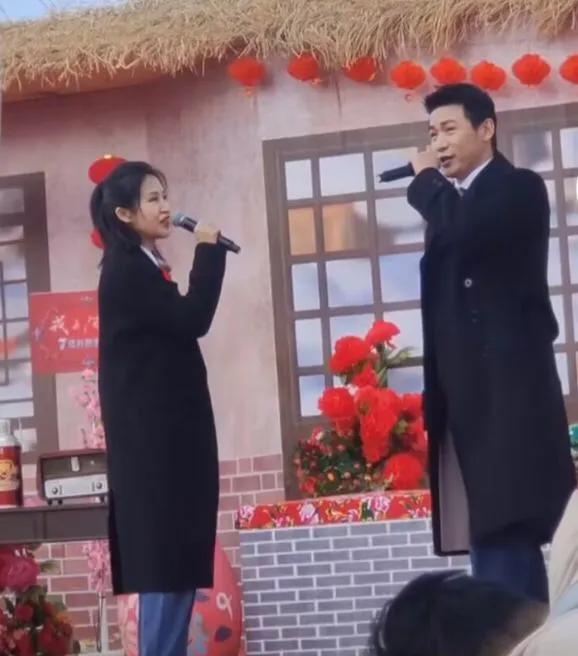 网红竟然比明星还有派头！这是个什么怪现象呢？
明星给网红庆祝婚礼或庆祝生日都已经